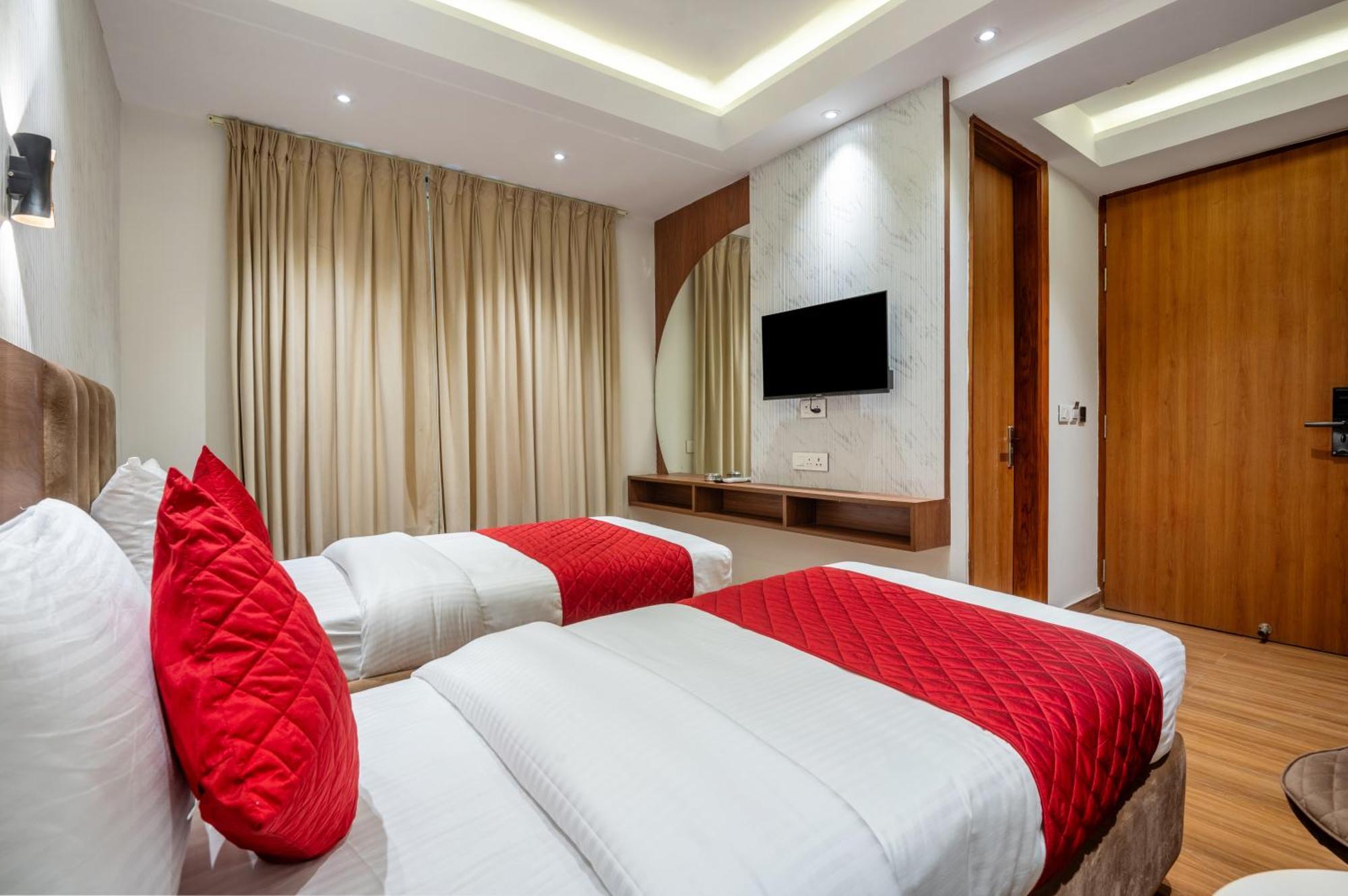 Hotel Avaas - Faiz Road Karol Bagh Delhi  Exterior photo