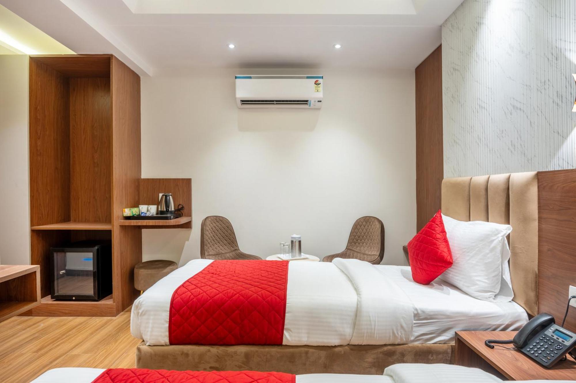 Hotel Avaas - Faiz Road Karol Bagh Delhi  Exterior photo
